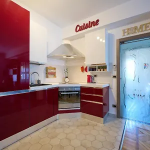 wissams-red-kitchen-apartment.italymilanhotels.net/